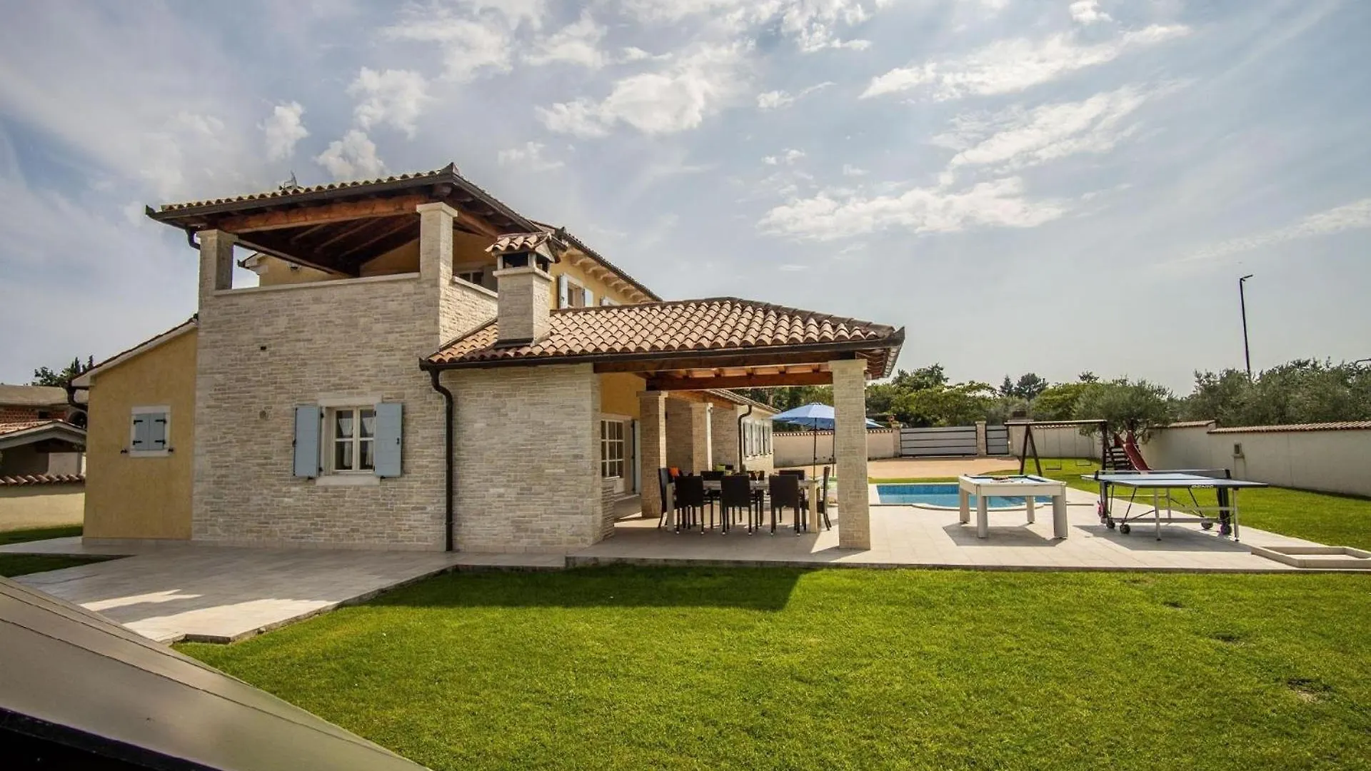 Ferienhaus Mit Privatpool Fuer 9 Personen Ca 200 Qm In Segotici, Istrien Suedkueste Von Istrien Marčana 0*,  Chorvatsko